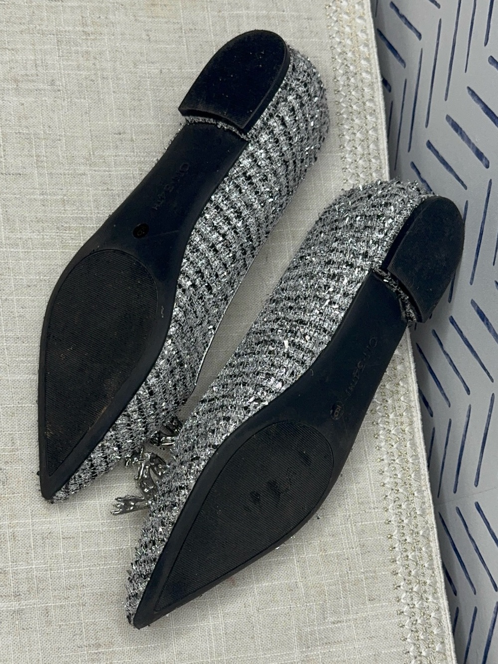 NWT Macy’s On. 34th Silver Pointed Toe Bedazzled Bow Flat Size 9 - Picture 4 of 7